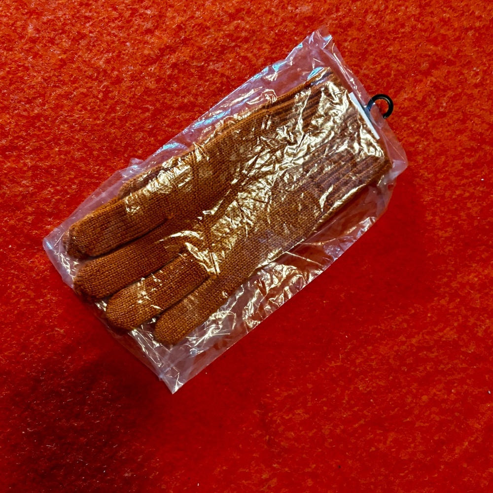 Anya Hindmarch Uniqlo collab orange touch of wool heattech knitted gloves NWT - Picture 4 of 6